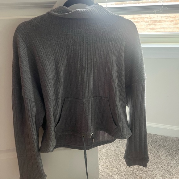 Women’s Lulus Sweater - Picture 2 of 2